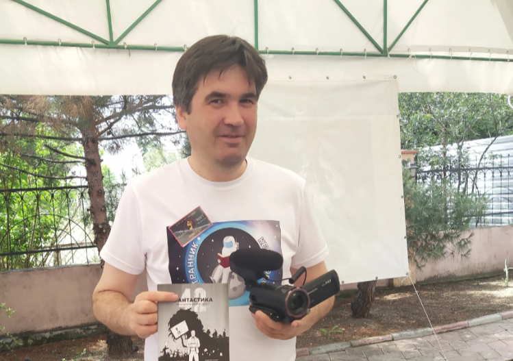 Александр Мухарев - автор множества репортажей и интервью с Крымкона "Фанданго"  (с) Фото: Н. Остапцов