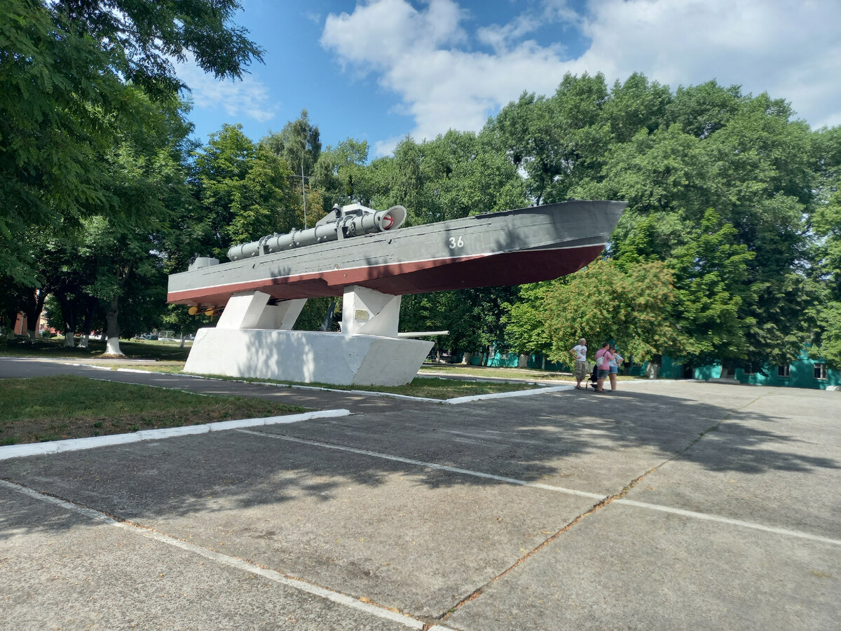 Немало памятников в городе напоминают о прошедшей войне