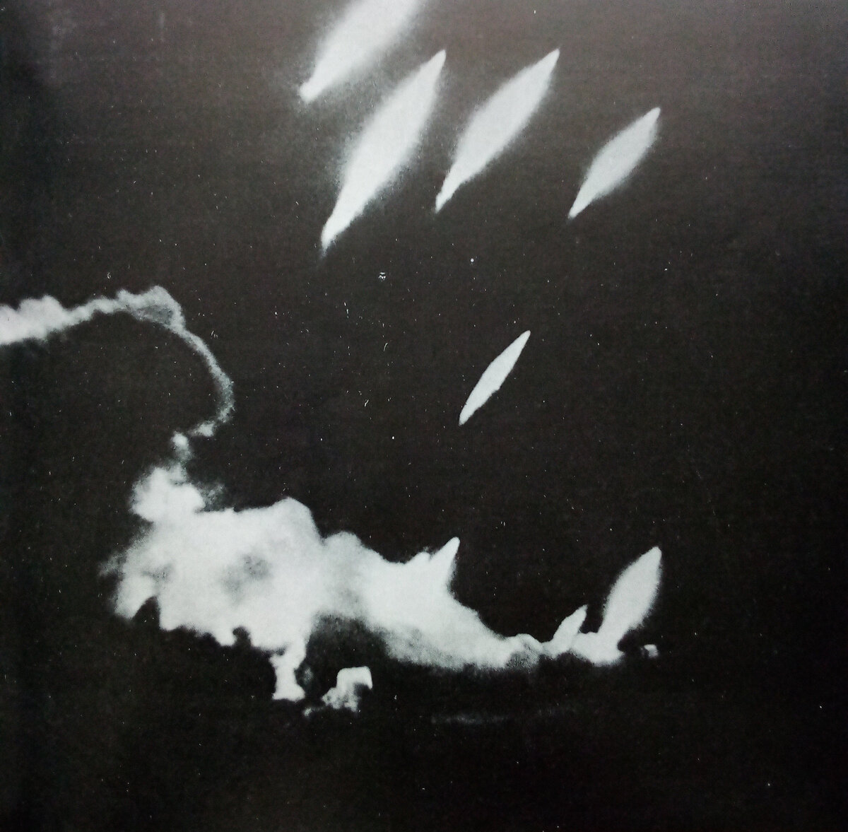 Контрнаступление советских войск, начавшееся на рассвете 5 декабря под Калинином, 8 января 1942 года переросло в общее наступление на широком фронте. Советская артиллерия расчищала путь наземным войскам, обрушивая на головы гитлеровцев тысячи тонн разящего металла