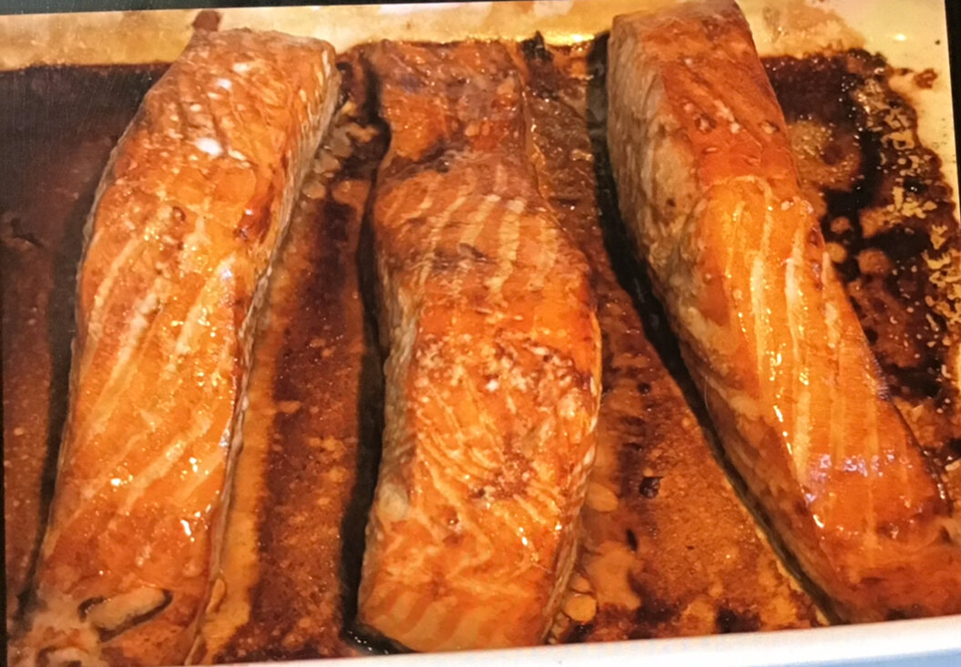 Запечённый лосось замаринованный соевым соусом


