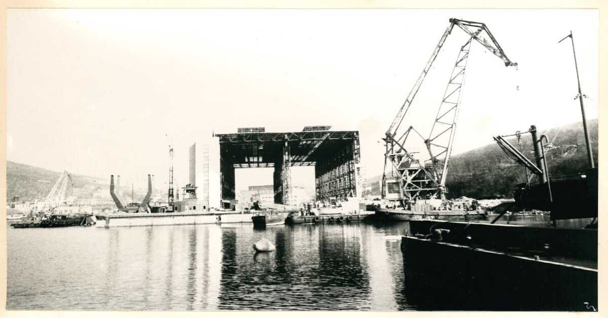 Владивостокский судостроительный завод. Фото из архива.