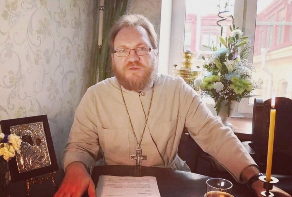 Константин Пархоменко — протоиерей, возглавляет приходскую воскресную школу для взрослых и детей и сектор по работе с семьёй Санкт-Петербургской епархии.