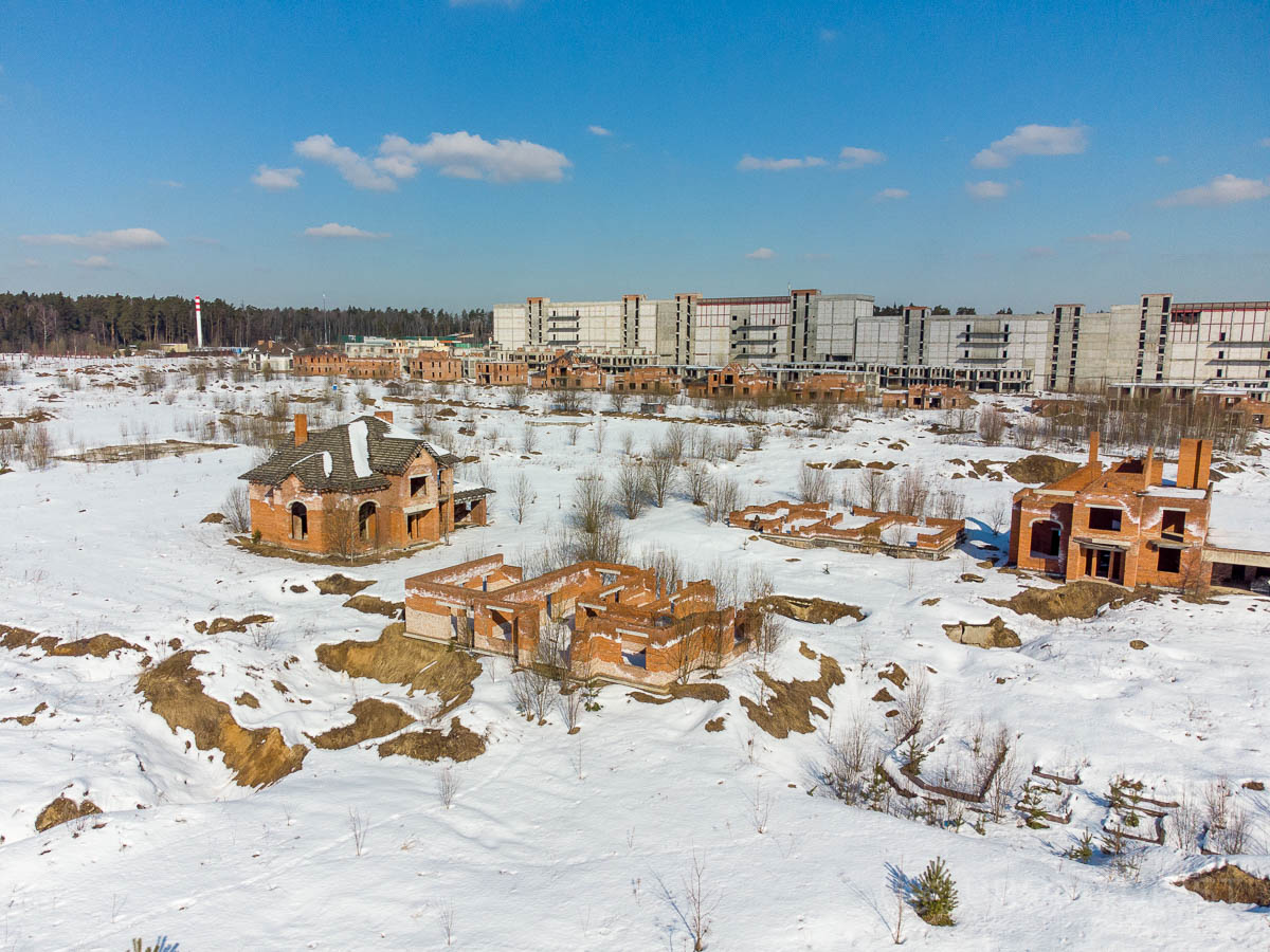Памятник «сытым» нулевым. Грандиозный заброшенный посёлок 140 шикарных домов всего в 8 км от Москвы ??? ???4