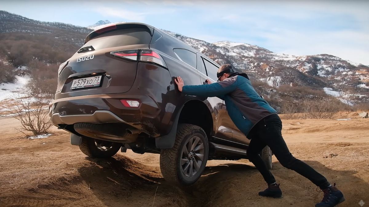 Задняя многорычажка У ISUZU MU-X - мощная. И отличный ход подвески- сантиметров 40, может, даже, чуть побольше.  