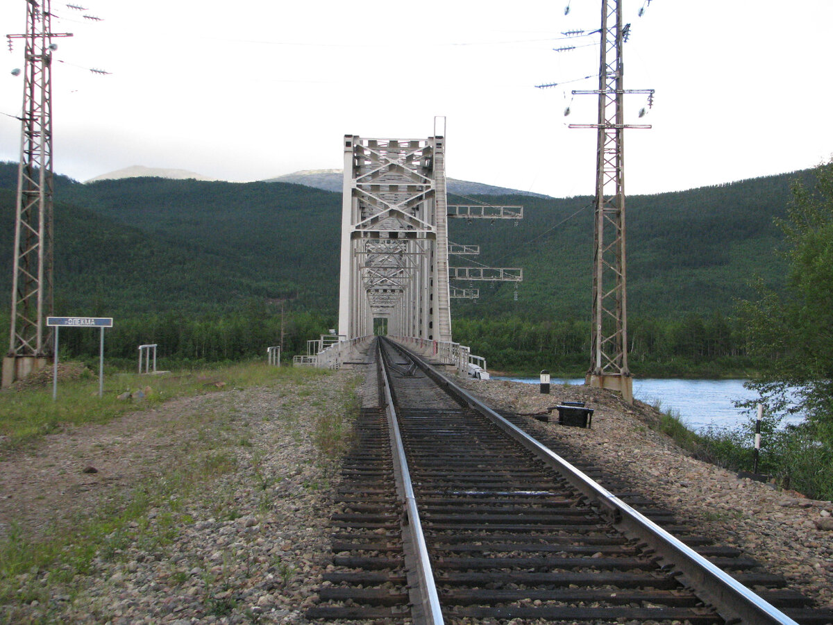 Железнодорожный мост через реку Олёкма недалеко от станции Олёкма БАМ ж.д. Фото из архива