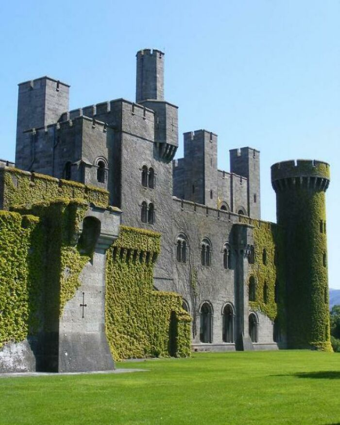 15 замков. Замок Пенрин (Penrhyn Castle). Замок башня Уэльс. Башня дом Уэльс. Замок башня Уэльс 1.