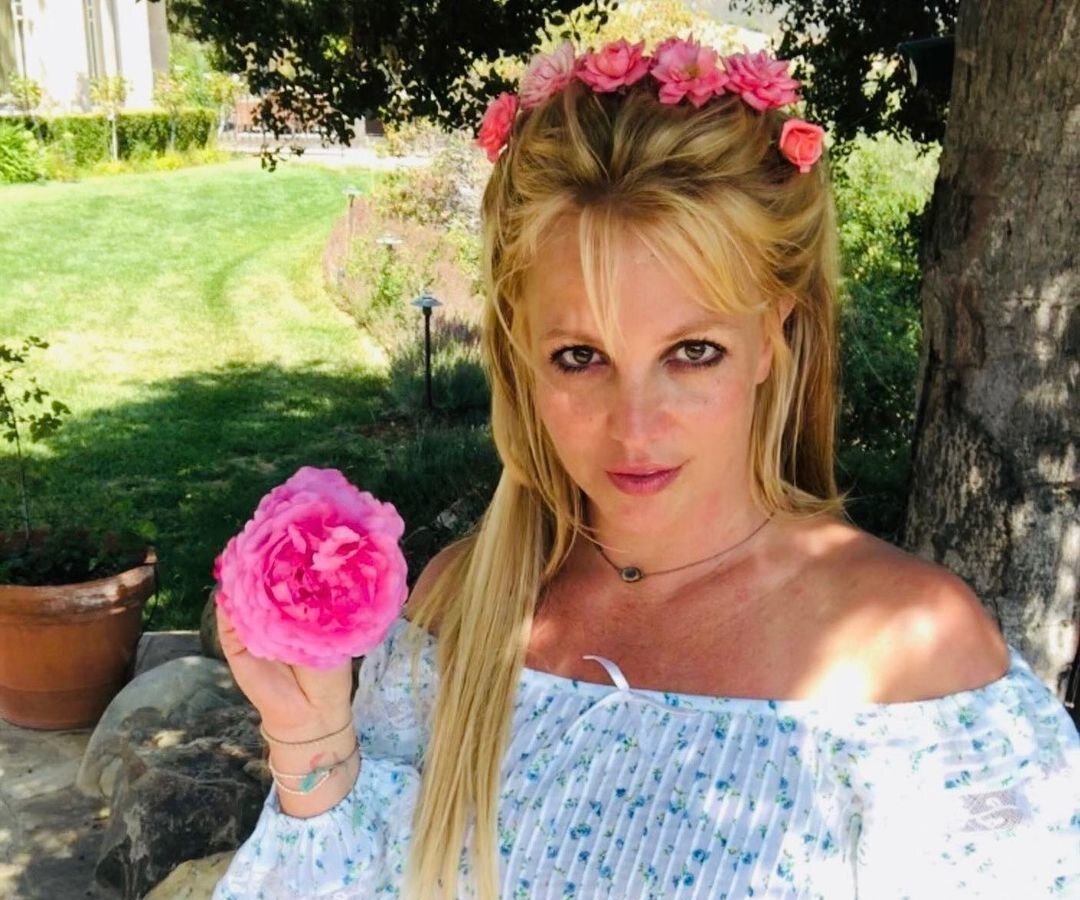     Бритни Спирс закончила скандальную книгу, однако ее выпуск сорвался