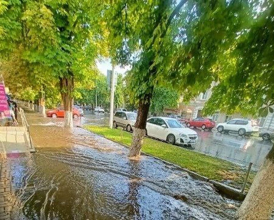     Часть города превратилась в Венецию. Фото: группа ВК «КТО? ЧТО? Новочеркасск и РО»
