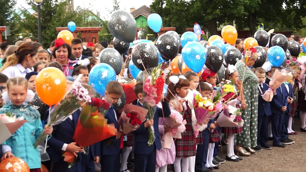 Привет, друзья! Всех с Днём знаний. Ура, товарищи. Снова в школу, снова за парты, снова учить уроки и отвечать у доски. Всё именно так. Жизнь не стоит на месте.-2