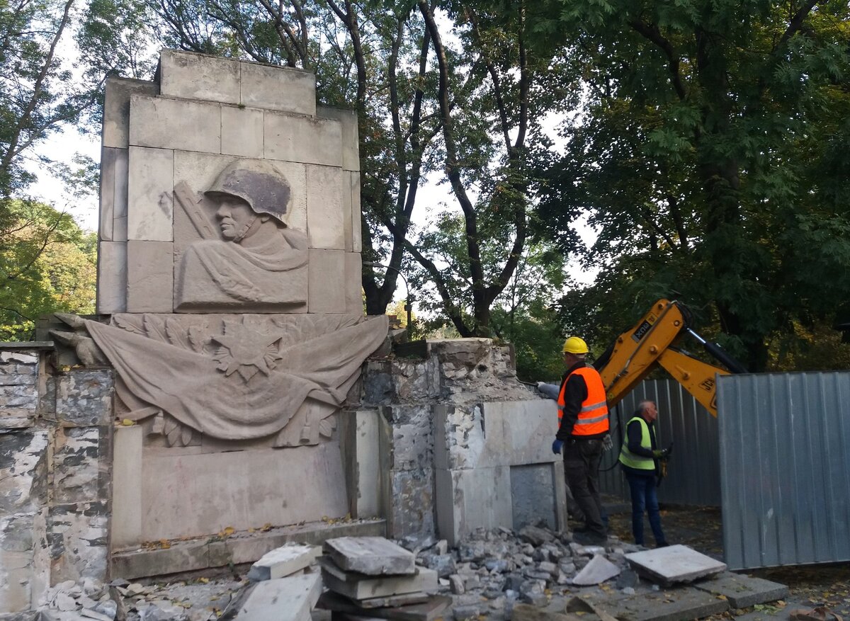 памятники советским воинам в польше