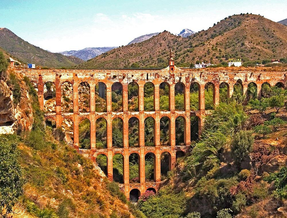 Акведуки древнего рима. Акведуки в древнем риме. Древний римский акведук. Акведук римский водопровод. Архитектура древнего рима акведуки.