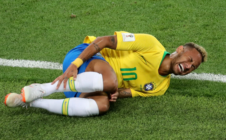 ТОП-10 игроков Лиги 1, на которых больше всего фолили