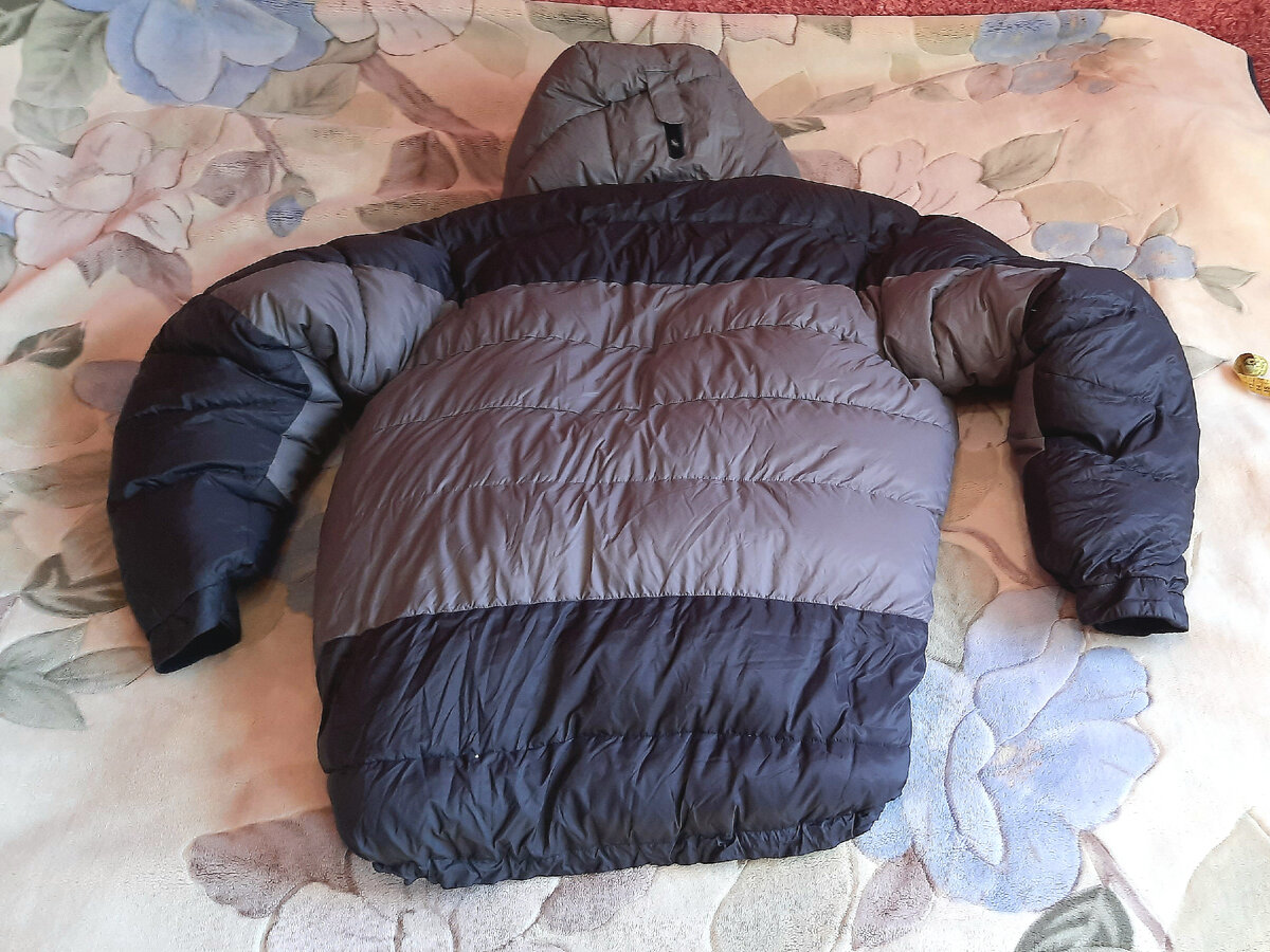 Вид сзади, заниженный подол