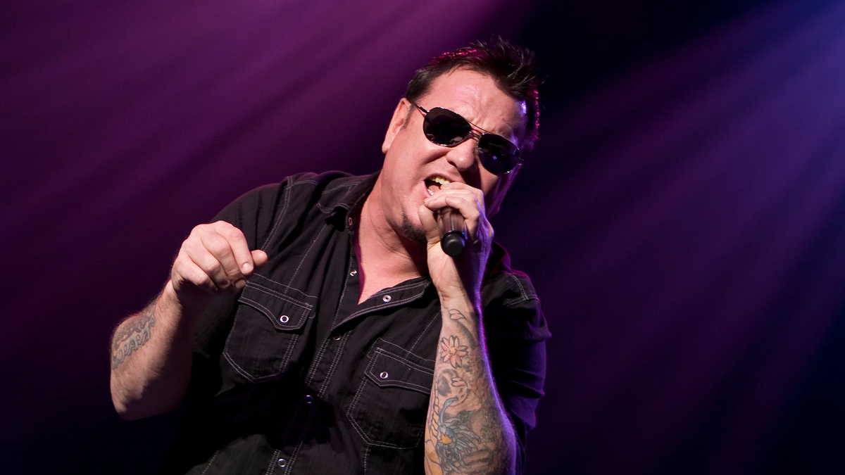 Рот 2023 год. Smash mouth Стив Харвелл. Steven Scott Harwell. Smash mouth вокалист.