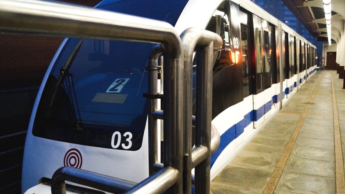     Российский президент Владимир Путин и мэр Москвы Сергей Собянин в субботу, 9 сентября, дали старт движению поездов по четвертому Московскому центральному диаметру (МЦД-4).