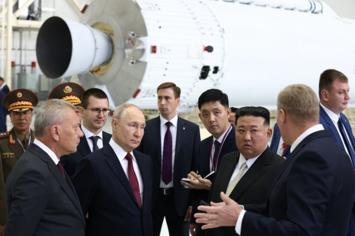    Путин и Ким Чен Ын осмотрели ангар, где собирают ракеты комплекса «Ангара»