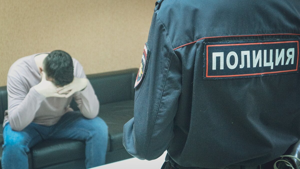     Житель Санкт-Петербурга развратил двух школьниц из Югры. Он находил их в соцсетях и «разводил» на разговоры о сексе. Подозреваемый задержан и доставлен в ХМАО для следственных действий.