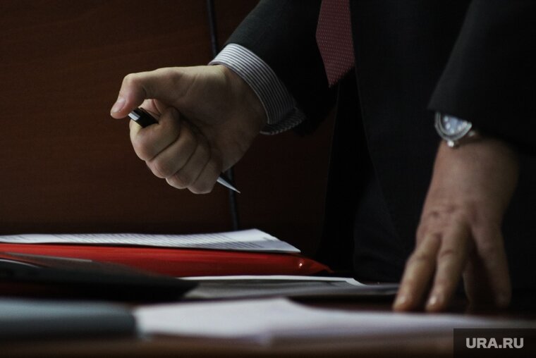    Запад становится зависимым от недемократических государств, пишет WSJ