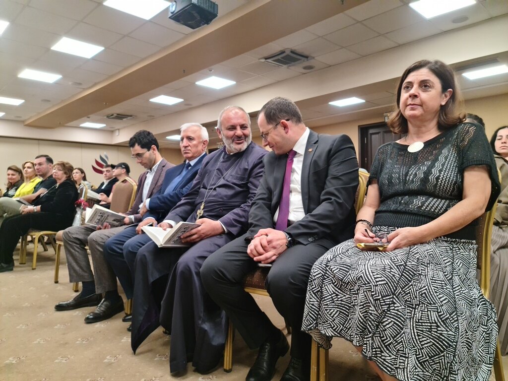 12 сентября по инициативе адвокатской конторы «Аве Юс» в зале «Манташов» бизнес-центра «Элит Плаза» состоялась презентация книги адвоката Палаты адвокатов Республики Армения, главного редактора...-10