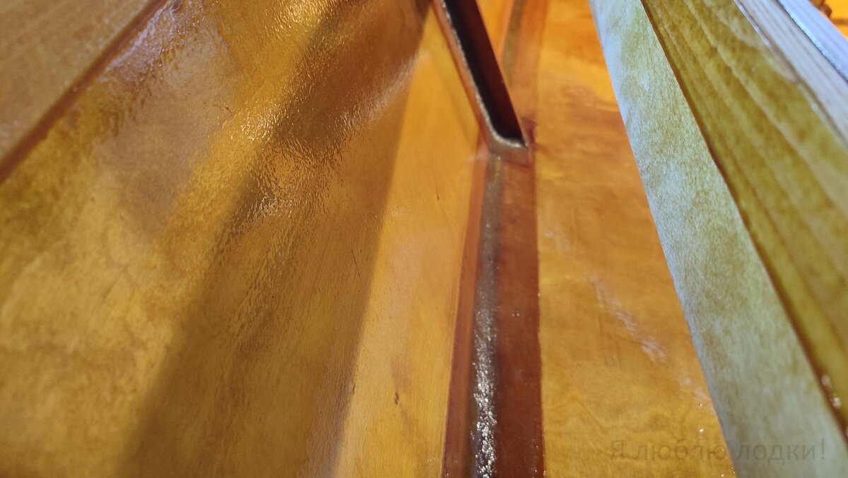 Цивилизованная шагрень на обшивке левого борта изнутри