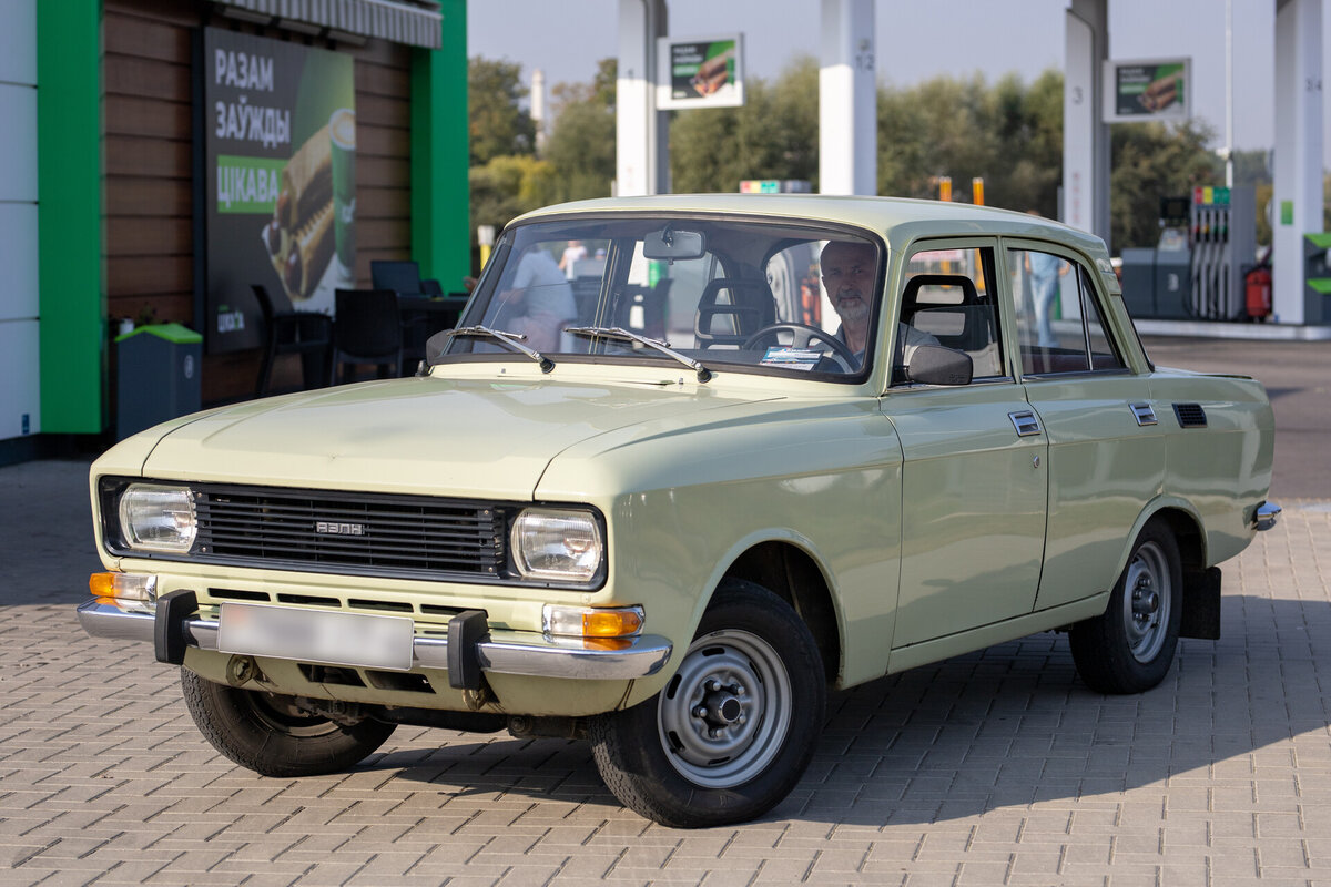 Москвич 2140 в грязи