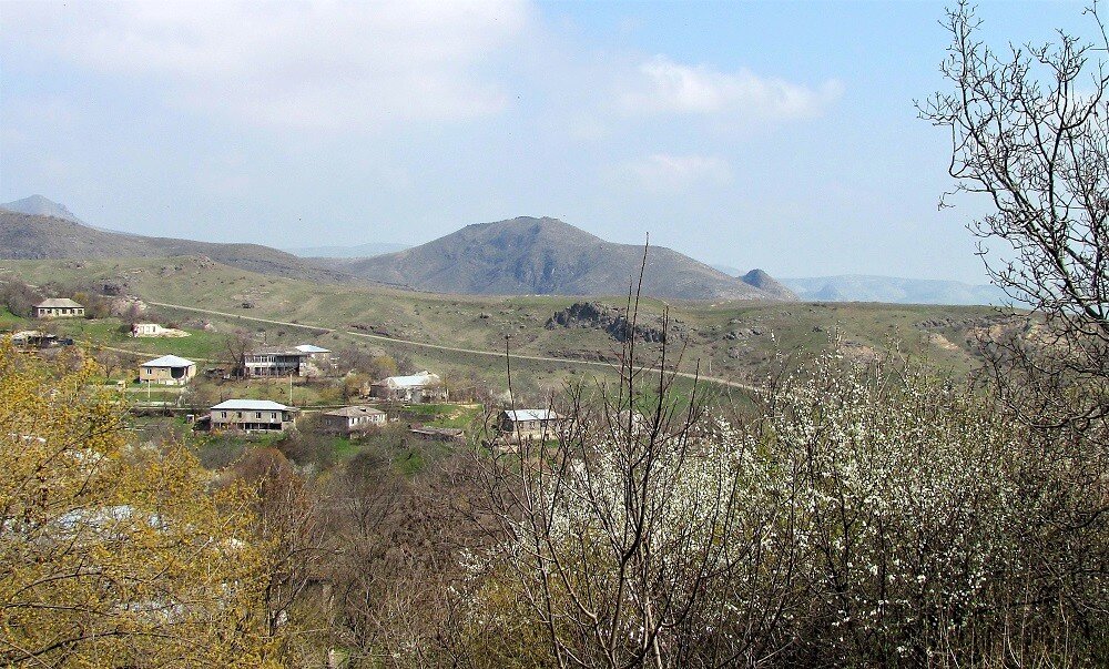 Неркин ханд село в армении. Село Верин Кармирахпюр Армения. Неркин Армения. Село Норашен Армения. Неркин Кармирахпюр.
