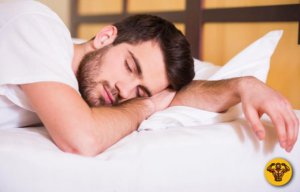 Мужчина крепко спит