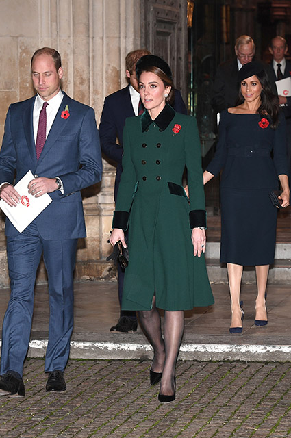 Меган сложно идти второй