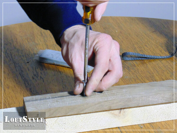 выкручиваем саморез