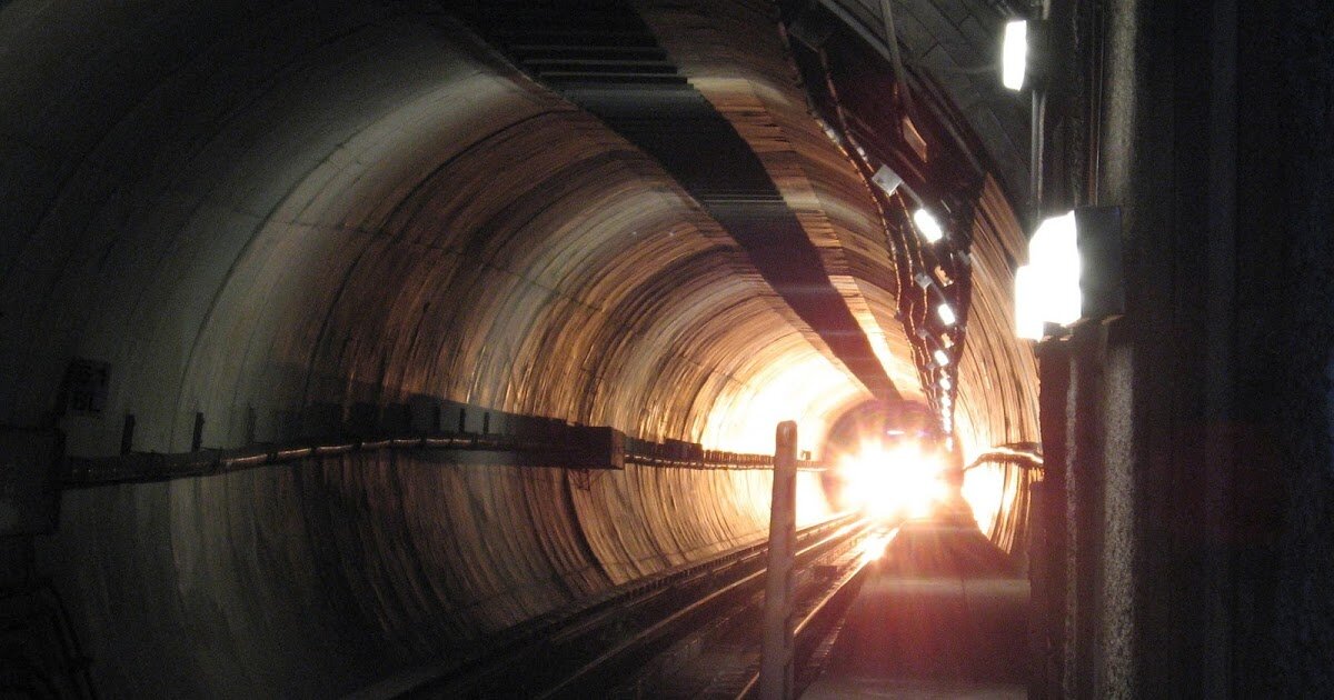 сколько стоит 1 км тоннеля метро