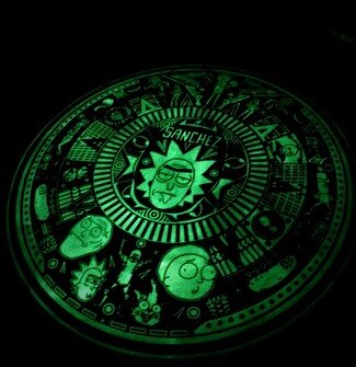 Изделие в темноте (после непродолжительной "зарядки" солнечным светом)