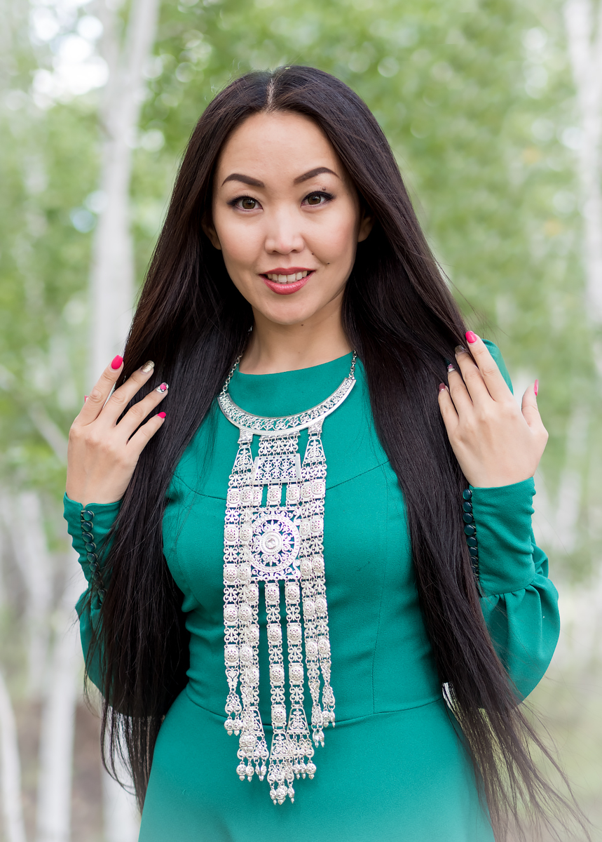 Kazakh women. Айсхана Якутия артистка. Якутянка портрет. Даниэлла Ван монголка.