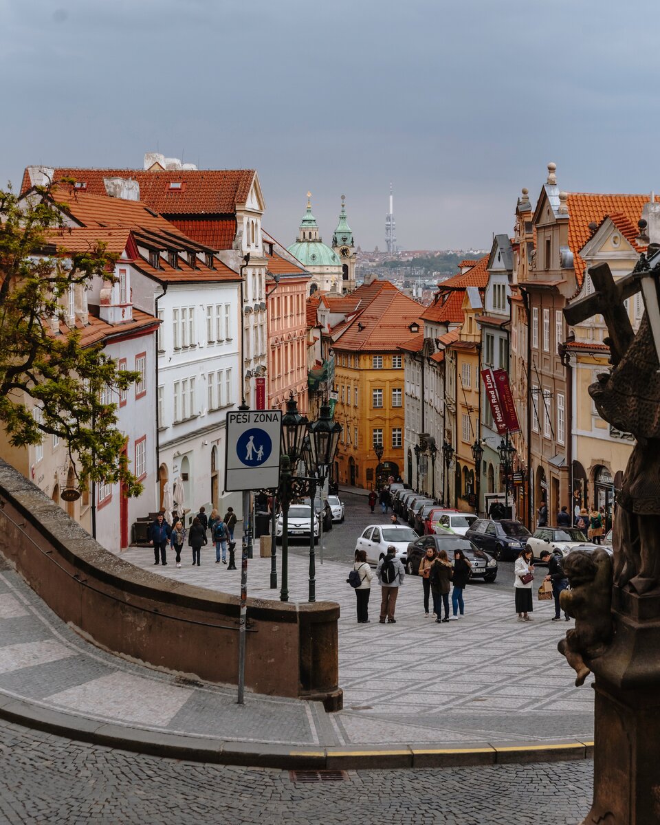 Прага. Вид на ул.Нерудова. Май 2019г