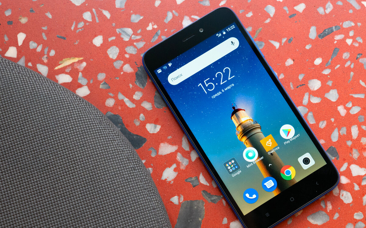 Смартфон Xiaomi Redmi Go. Источник: Яндекс Картинки