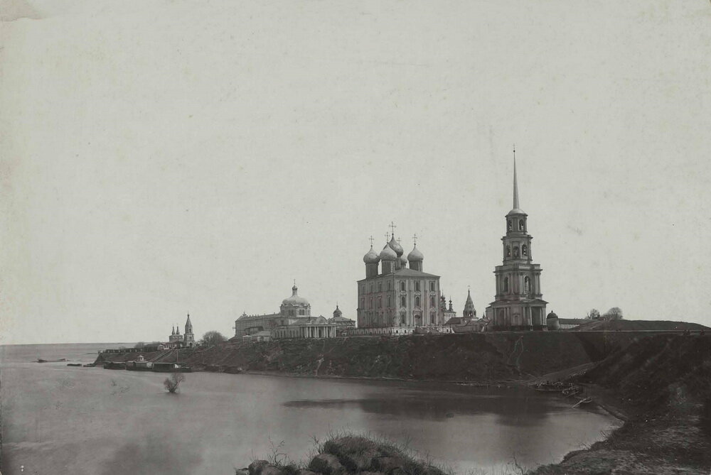 Кремль Рязани в конце 19 века и "Рязанское море".
