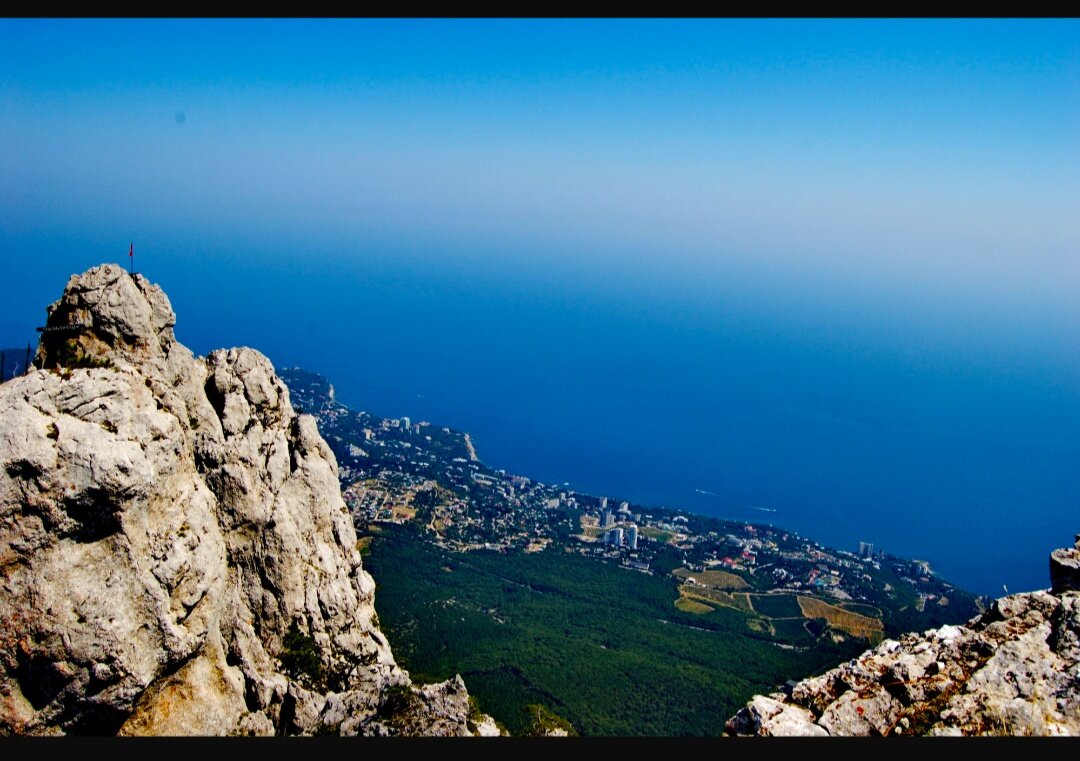 Вид с Ай-Петри на Чёрное море. 