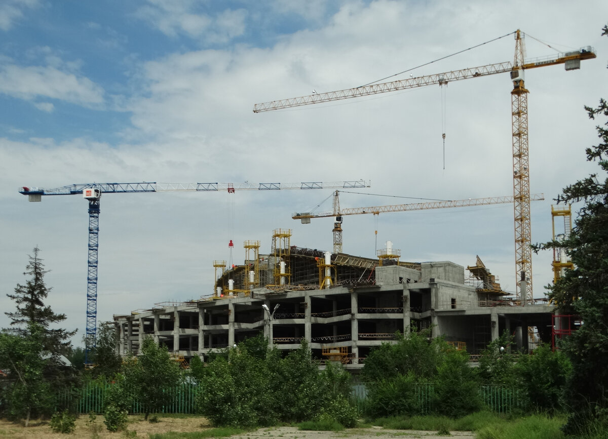 Стадион летом