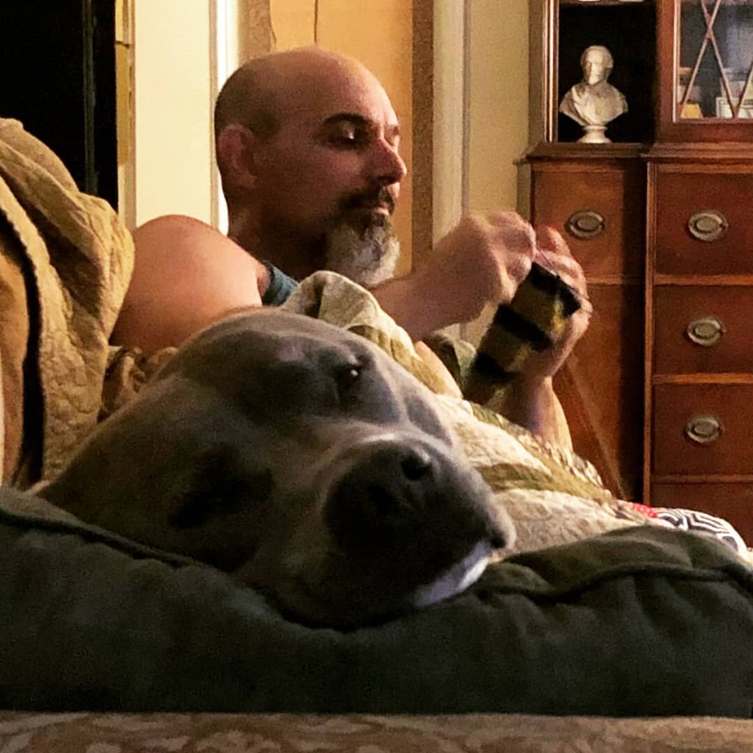 Франклин Хабит - писатель, иллюстратор, фотограф, преподаватель и вязальщик, автор комиксов “Непреодолимое желание. Сборник карикатур о вязании”, а так же владелец одного из популярных блогов о вязании “The Panopticon”. Публикуется в таких мировых журналах о вязании, как Vogue Knitting, Yarn Market News, Interweave Knits, Interweave Crochet, PieceWork, Cast On: A Podcast for Knitters, Twist Collective и ведет свою колонку на Knitty.com.