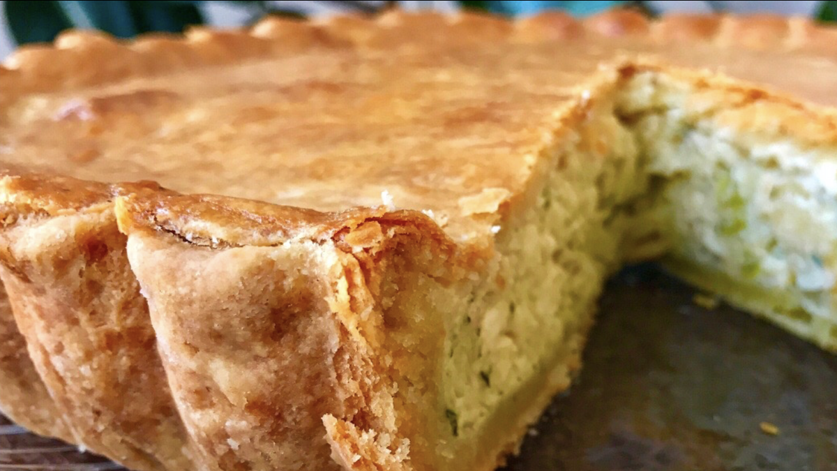 Сайт видео рецепты. Луковый пирог с плавленными сырками. Пирог луковый с плавленным сыром.