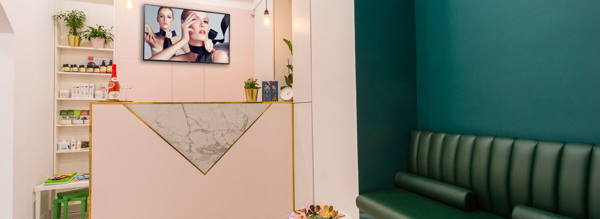 Интеграция системы Digital Signage в студию красоты