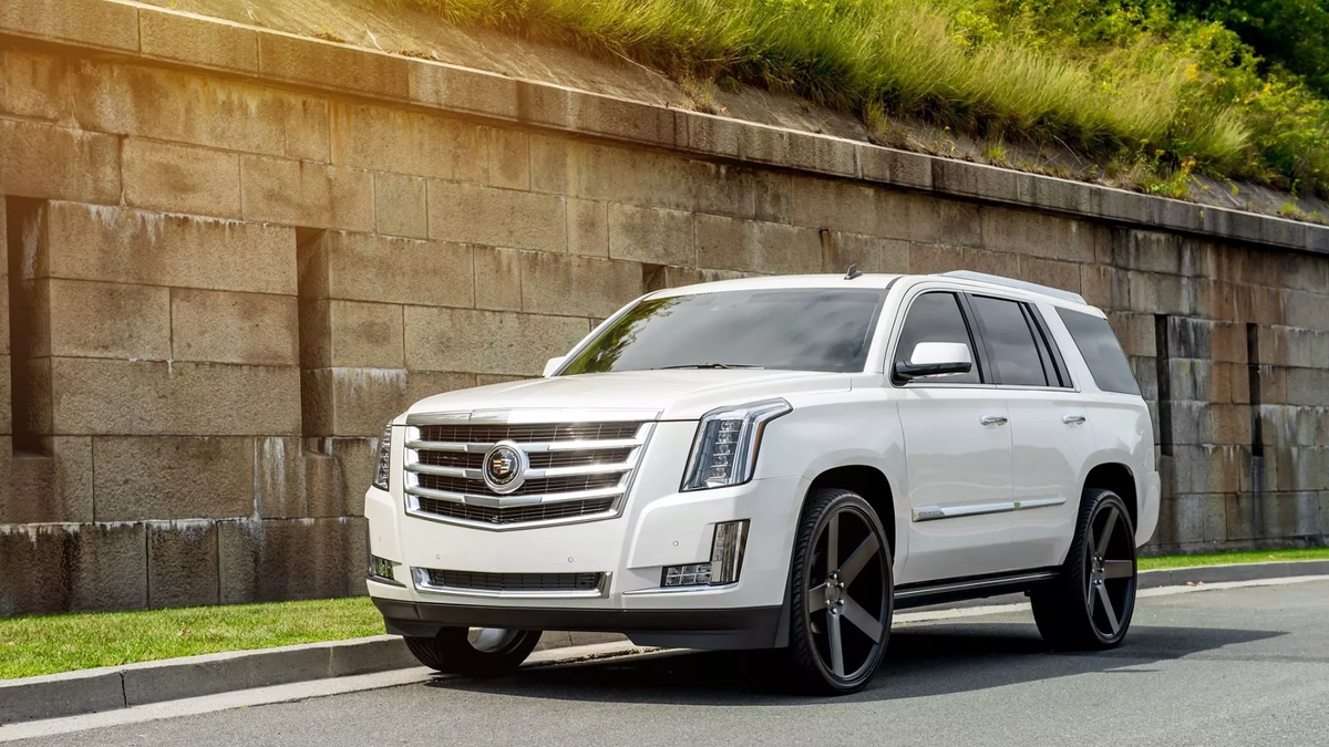 Немного о Cadillac Escalade | АВТОТРЫНДЫ | Дзен