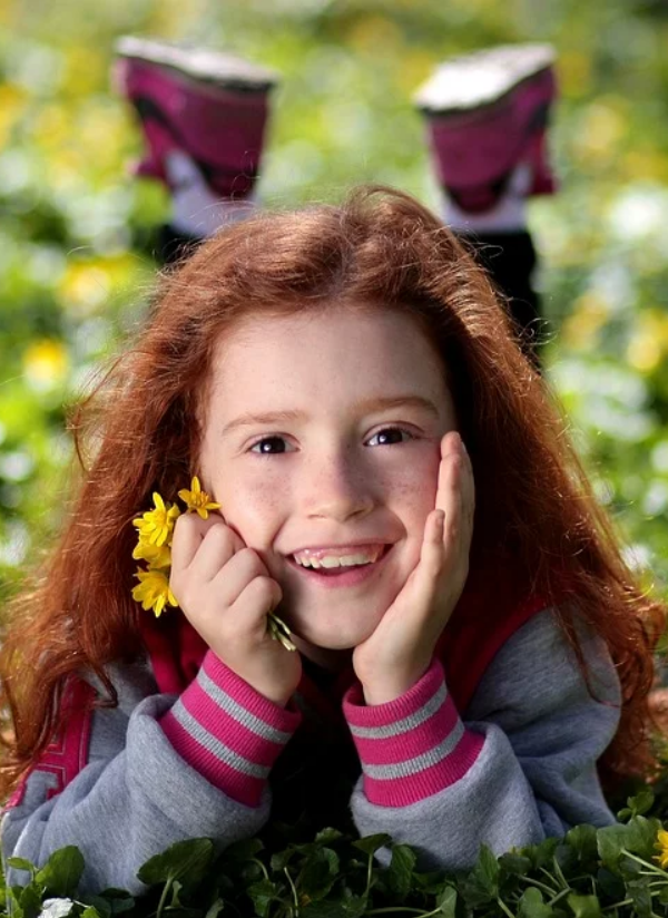 https://pixabay.com/photos/girl-red-hair-freckles-portrait-1252739/