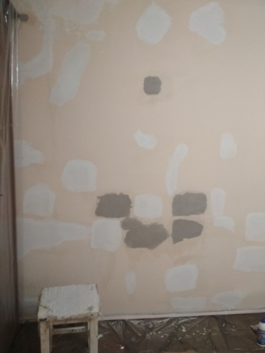 Здесь особенно густо сдвинулось и глубоко, пришлось штукатуркой домазывать