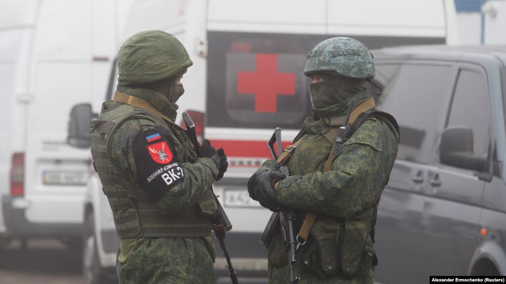 Боевики группировки «ДНР» при обмене удерживаемыми лицами на КПВВ «Майорское», 29 декабря 2019 года