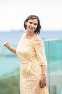 Виктория Полевая – родилась в Москве, закончила МГУ им. Ломоносова по специальности Социология Коммуникаций. Переехала на Кипр в 2002 году, работала в девелоперской компании Пафилия Проперти Девелоперс, потом открыла семейный бизнес и с 2004 года работает в компании INREALTY. Имеет личную лицензию риелтора No369.