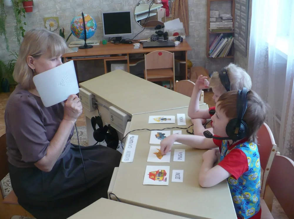 Игры для слабослышащих детей. Образование детей с нарушением слуха. Занятия с глухими детьми. Занятия с детьми с нарушением слуха. Сурдопедагог и ребенок.