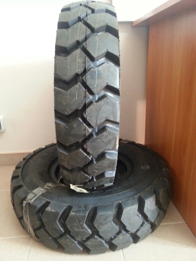 Шинкомплект вилочного погрузчика 7.00-12 