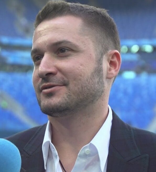 Вечно травмированный.