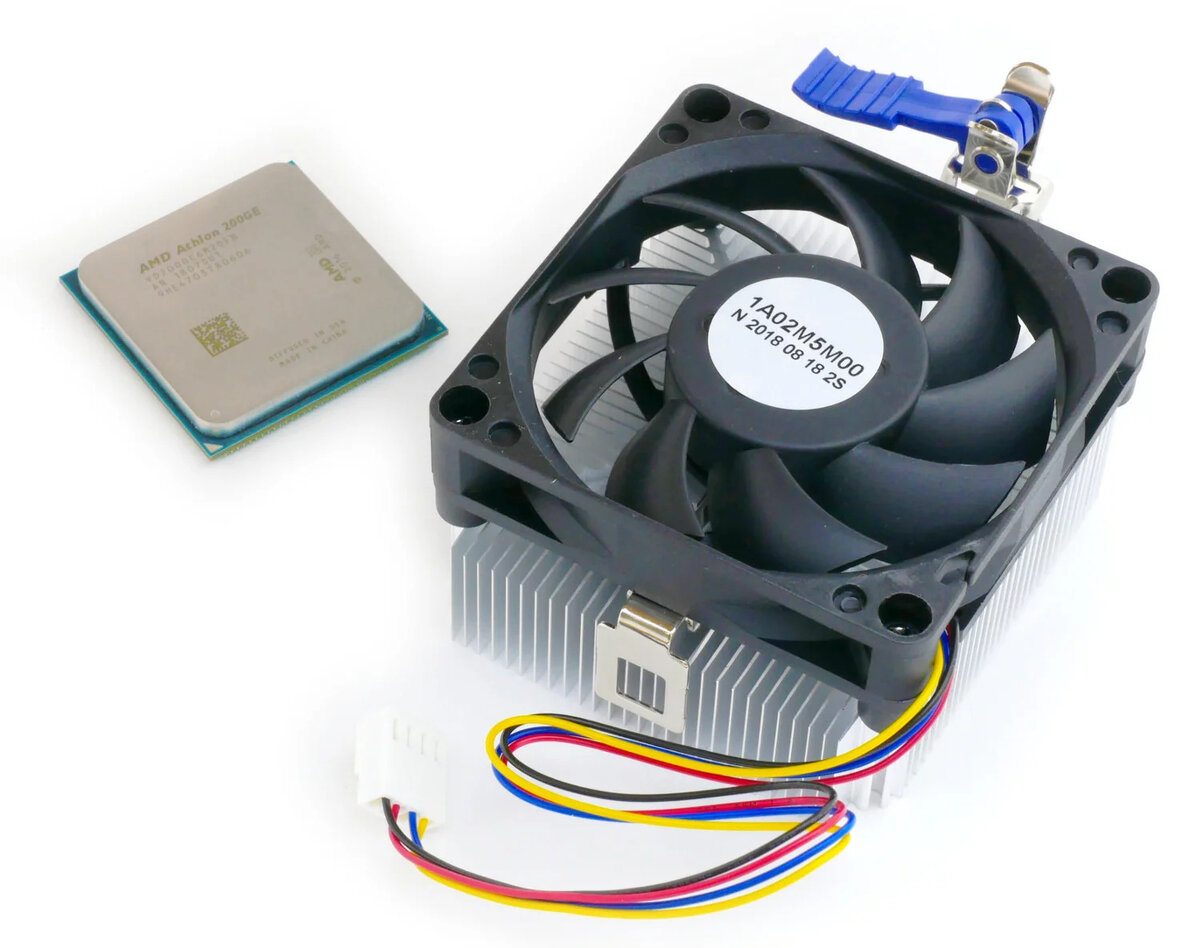 Процессор Athlon 200GE и боксовый кулер.