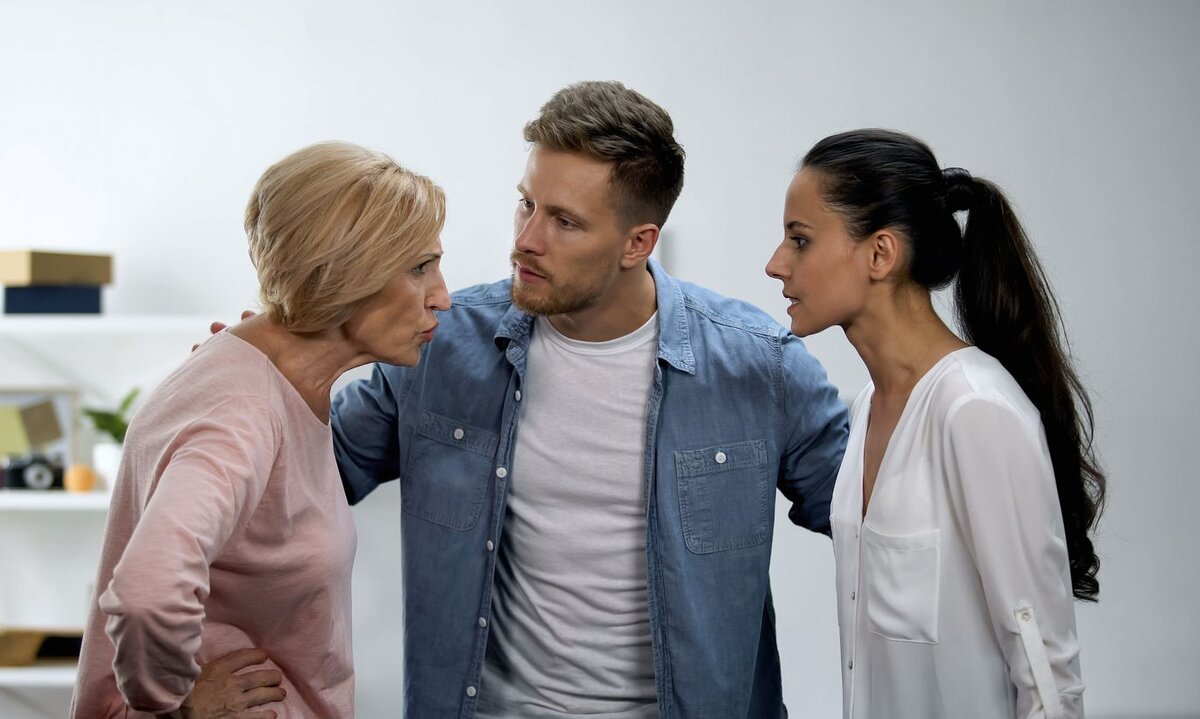 Свекровь,невестка,молодая семья